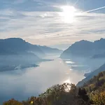 Guesthost - Bright & Scenic Flat 7km From Bellagio