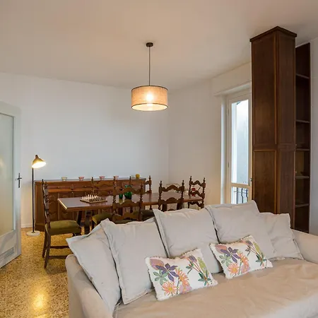 Guesthost - Bright & Scenic Flat 7km From Bellagio Apartamento