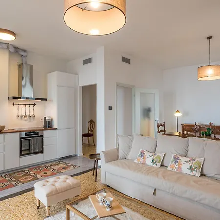 Guesthost - Bright & Scenic Flat 7km From Bellagio Lägenhet Civenna